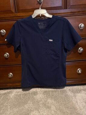 Figs Navy Blue V-Neck Scrub Top Slim fit